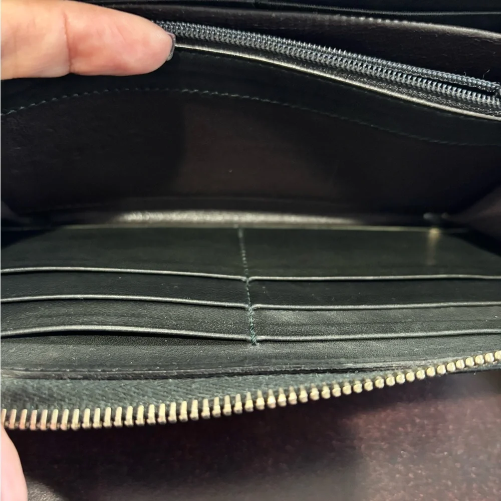 Pre-owned Gucci Black Leather wallet with bamboo tassel. - Picture 12 of 16